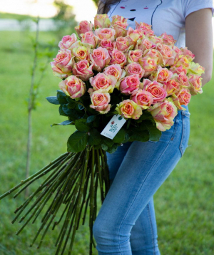 Розы «Fiesta» розовые 51 шт, 80 см