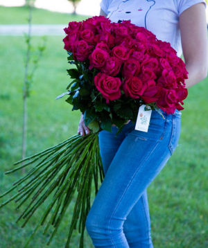Розы «Fana» темно-розовый 45 шт