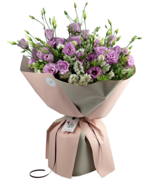 Bouquet `Nurmes` with lisianthus and limoniums