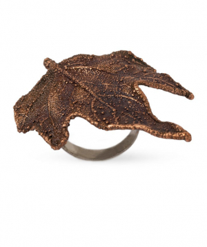 Ring `CopperRight`made from a real platanusleaf