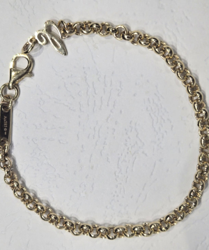 Bracelet `Less is more` gold №155