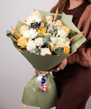 Bouquet «Kastos» with roses and gerberas