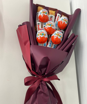 Moscow․ sweet composition №176 with Kinder chocolates