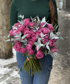 Bouquet «Ardanabia» with spray roses and limoniums