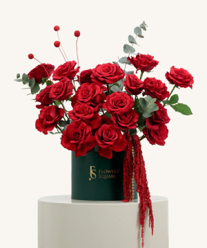 Dubai. composition №132 with roses