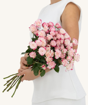 Dubai. bouquet №103 with spray roses