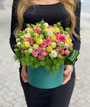 Композиция ''Дацио'' с кустовыми розами