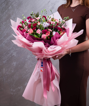 Bouquet «Vahase» with spray dianthus and roses