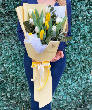Bouquet `Ansina` with tulips