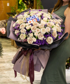 Bouquet «Belaya» with roses and limoniums