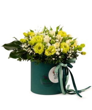 Composition `Noes` with spray roses and lisianthus