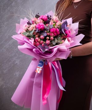Bouquet «Sulawesi» with spray roses