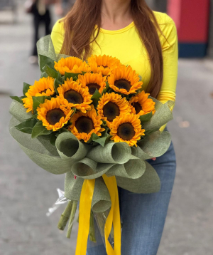 Bouquet «Cataleya» with sunflowers №115