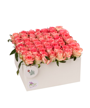 Կոմպոզիցիա «Ռոզառնո» վարդերով սպիտակ և վարդագույն