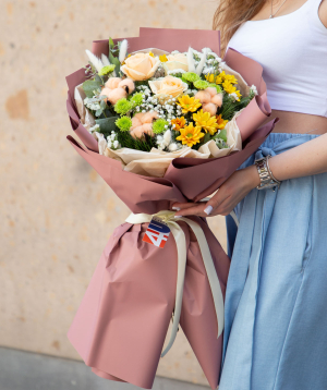 Bouquet «Belzig» with roses and chrysanthemums