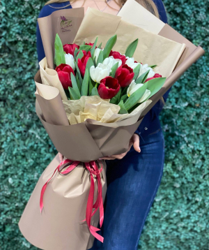 Bouquet `Gichon` with tulips