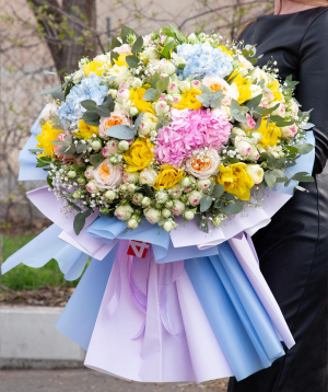 Bouquet «Cruses» with roses and tulips