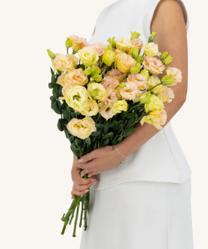 Dubai. bouquet №108 with lisianthus