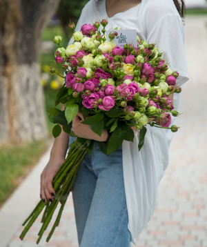Кустовые розы ''Полистена'' белые и розовые, 80 см