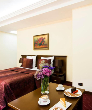 Rest in «Elegant» hotel, Luxe, for 3 people, 1 day