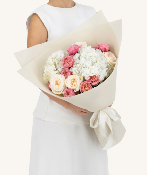 Dubai. bouquet №111 with roses and hydrangeas