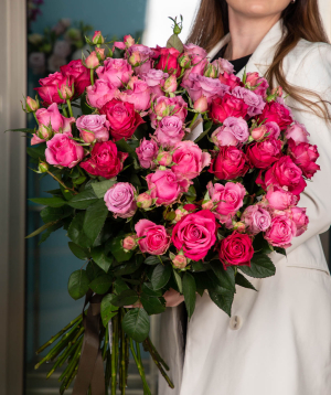 Bouquet ''Annapolis'' with spray and Dutch roses