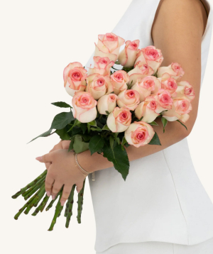 Dubai. bouquet №098 with roses