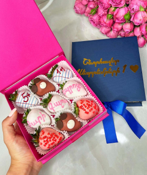 Chocolate covered strawberry ''Sweet Elak'' September 1 pink
