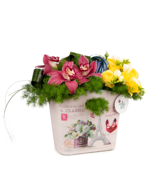 Composition `Dmanis` with spray roses and freesias