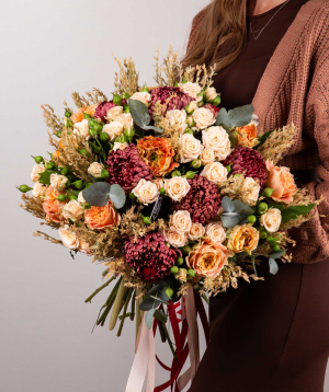 Bouquet «Kotlin» with roses and chrysanthemums