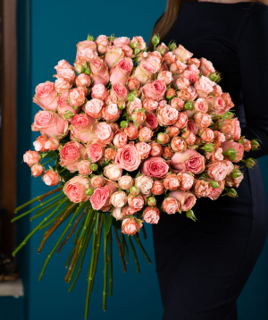 Bouquet ''Avila'' with spray roses