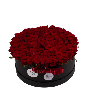 Композиция ''Рогуди'' с розами красными