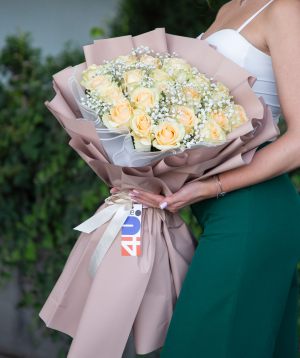 Bouquet «Apolima» with roses and gypsophilas