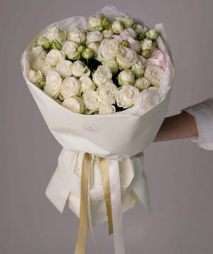 Букет «Almont» с кустовыми розами