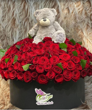 Composition «Dita» with roses