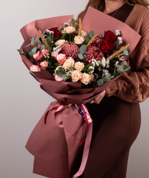 Bouquet «Curaçao» with roses and chrysanthemums