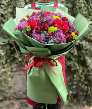 Bouquet ''Lausanne'' with roses and chrysanthemums