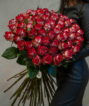 Розы «B-Tween» 59 шт, 80 см