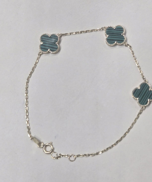 Bracelet `Less is more` gold №146
