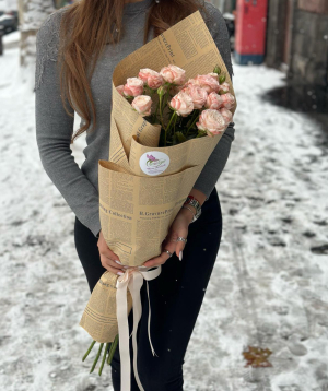 Букет «Хейбелиада» с кустовыми розами