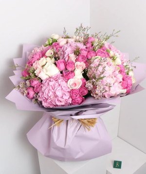 Dubai. bouquet №049 with roses and hydrangeas