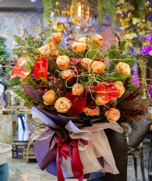 Bouquet `Fabara` with roses and anthuriums