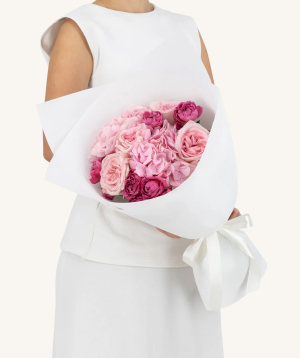 Dubai. bouquet №123 with roses and hydrangeas