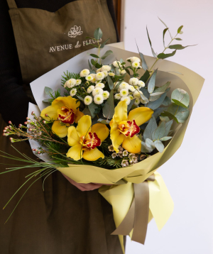 Bouquet ''Cabañas'' with chrysanthemums and orchids