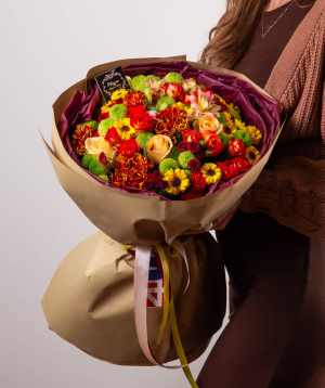 Bouquet «Kythira» with roses and chrysanthemums