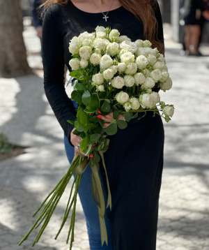 Букет «Cataleya» с кустовыми розами №83