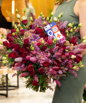 Bouquet «Atokos» with spray roses and lisianthus