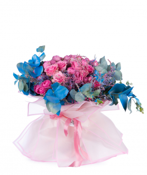 Bouquet `Trakai` with peony roses and roses