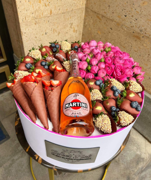 Կոմպոզիցիա «Sweet Elak» ելակներով և Մարտինիիով