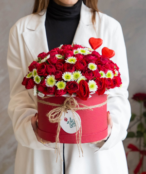 Композиция ''Кампанья'' с хризантемами и кустовыми розами